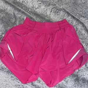 Lululemon Hotty Hot Shorts Size 0 Sonic Pink